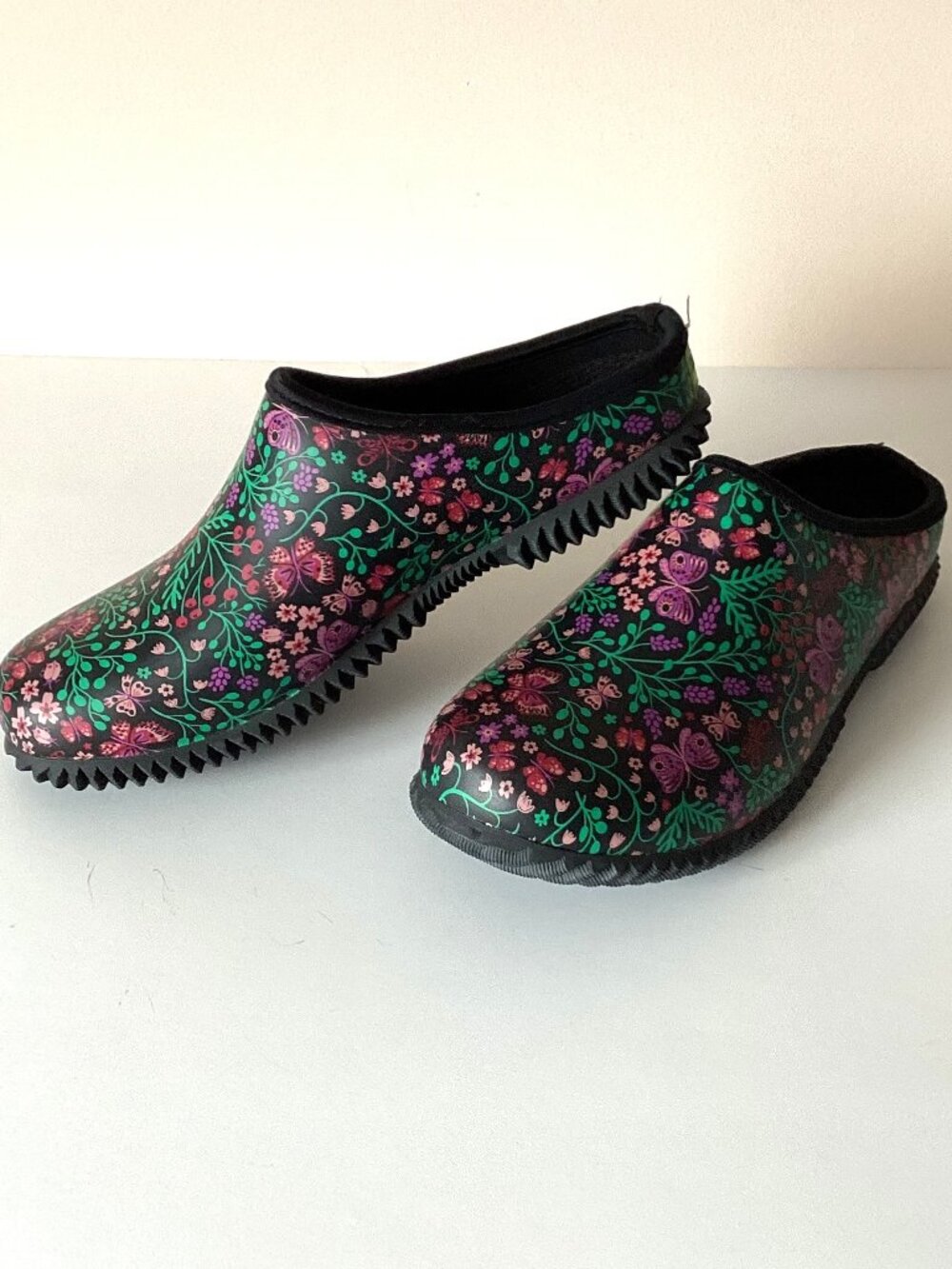 Western Chief Women's Slip-on Garden Size 7 Clogs Waterproof Rubber Upper Comfy
